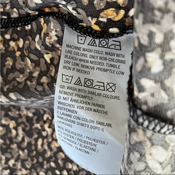 Susan Graver Womens Top Sz 3X Animal Print Abstract Liquid Knit Artsy Office - Picture 6 of 9